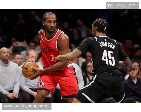 快船全员积极备战明日季前赛首战广州训练照曝光 快船全员积极备战明日季前赛首战广州训练照曝光